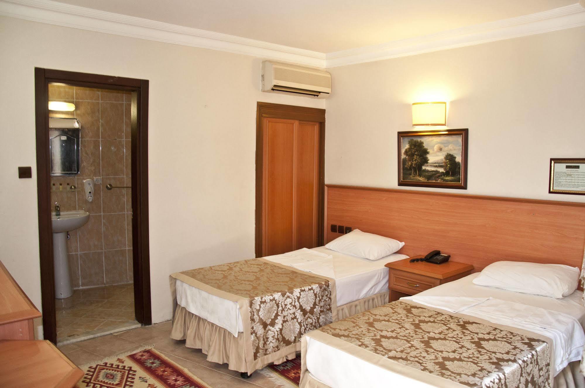 Ronax Hotel Büyükçekmece Buitenkant foto